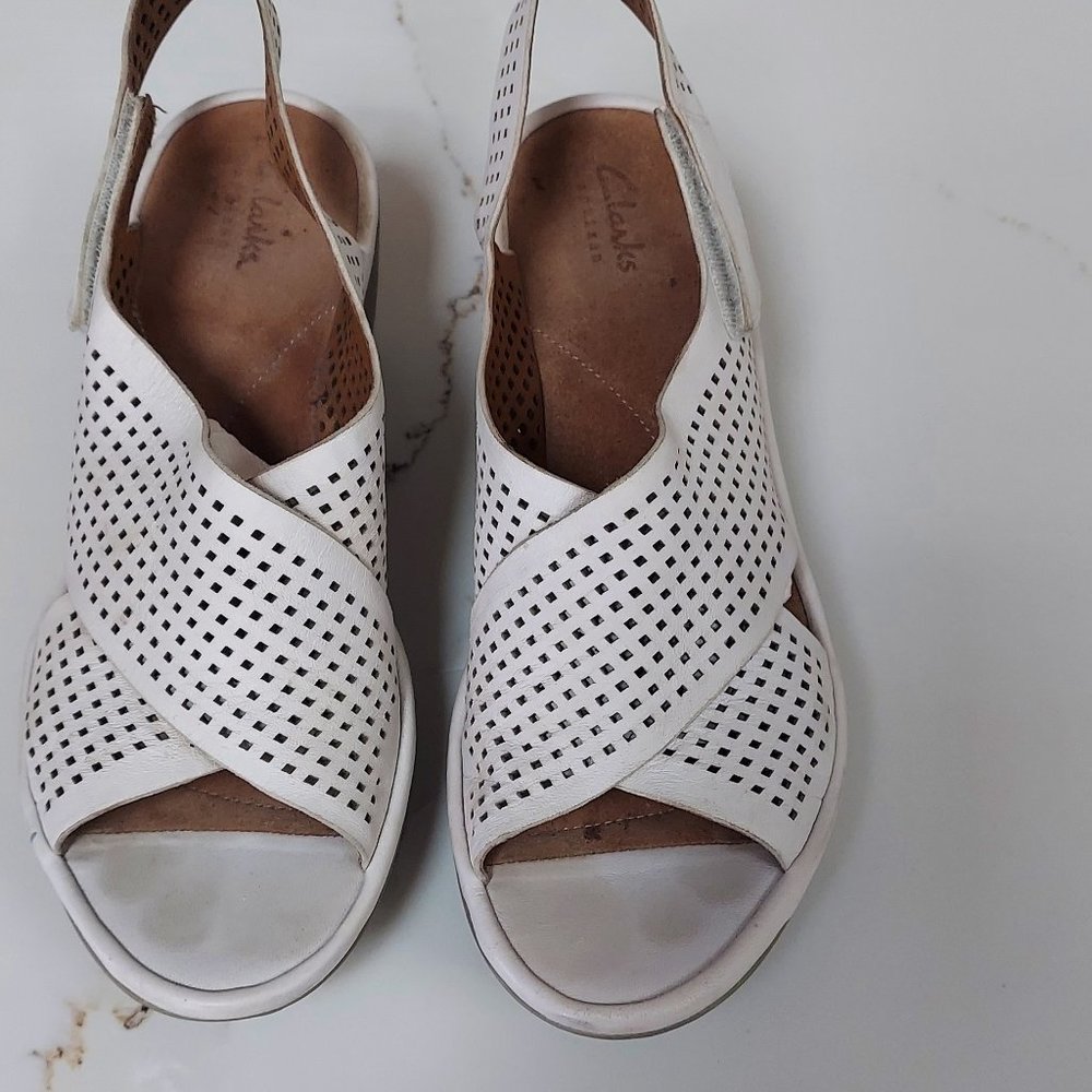 White Criss Cross Strap Platfor Sandals